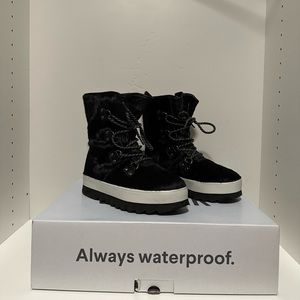 Cougar Women’s Boots US size 6